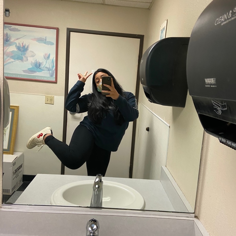 Meet your Posher, Adi